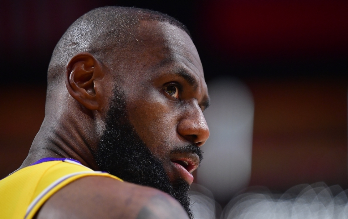 对手教练：詹姆斯太不可思议！我41岁只是执教完背靠背都有点累！