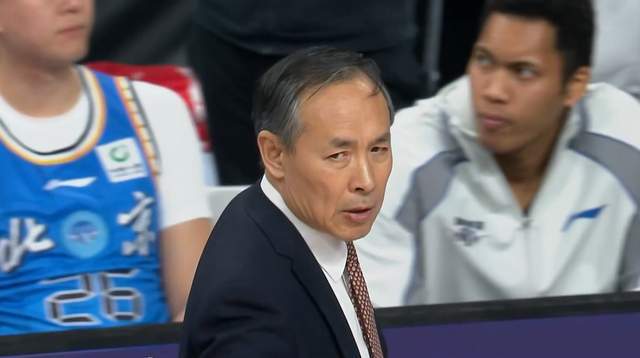 世界杯比赛直播地址-太硬了！让了5个人依旧赢了球，难怪人家喊出夺冠，强人独砍23分